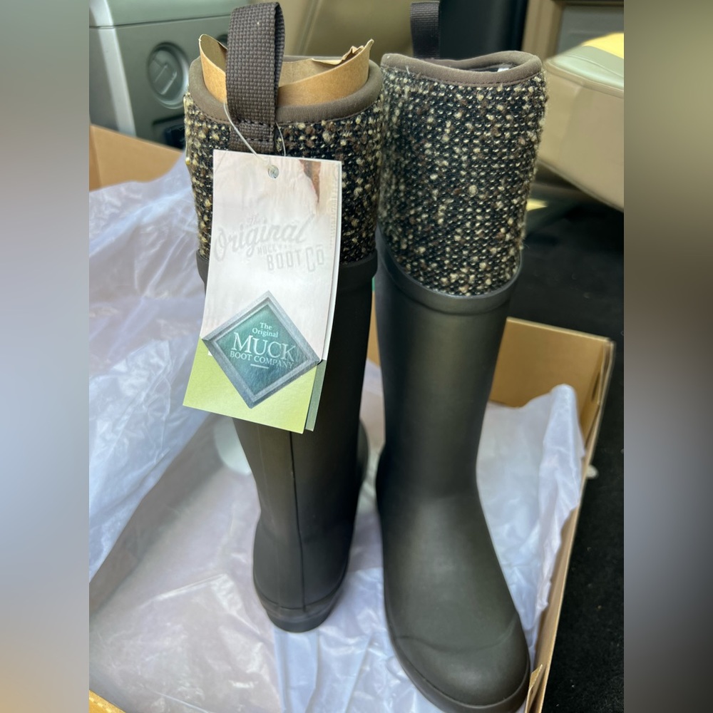 NWT Muck Boots